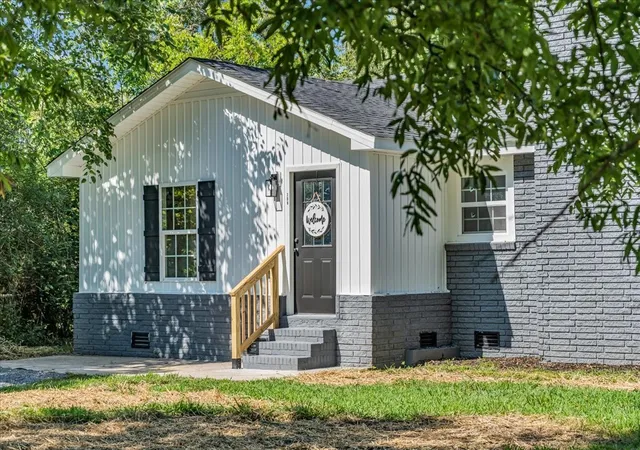 Photo 3 of Single family home for sale at 208 Bragg Cir, Tullahoma, TN 37388 | MLS# 3134198 | Listing updated on 2026-08-05