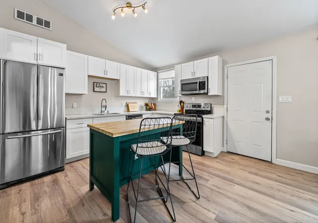 Photo 1 of Single family home for sale at 10 Jana Dr, Clarksville, TN 37042 | MLS# 3148347 | Listing updated on 2026-04-29