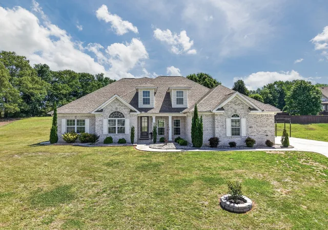 Homes for sale in Fayetteville, TN | 41 Knotting Hill Dr, Fayetteville, TN 37334 | MLS# 3128023