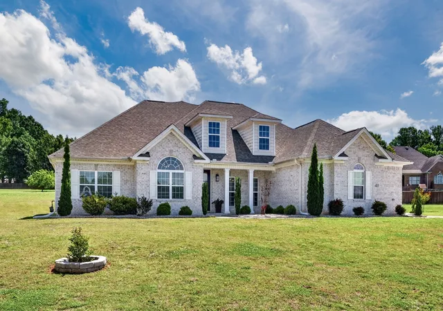 Homes for sale in Fayetteville, TN | 41 Knotting Hill Dr, Fayetteville, TN 37334 | MLS# 3128023