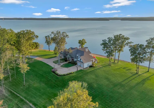 Homes for sale in Dover, TN | 572 Eagle Shore Dr, Dover, TN 37058 | MLS# 3124400