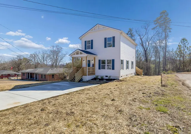 Photo 2 of Single family home for sale at 3836 Agawela Dr, Chattanooga, TN 37406 | MLS# 3124450 | Listing updated on 2026-05-12
