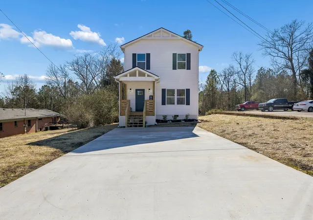 Photo 2 of Single family home for sale at 3836 Agawela Dr, Chattanooga, TN 37406 | MLS# 3124450 | Listing updated on 2026-05-12