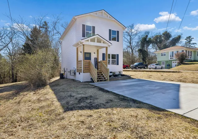 Photo 3 of Single family home for sale at 3836 Agawela Dr, Chattanooga, TN 37406 | MLS# 3124450 | Listing updated on 2026-05-12
