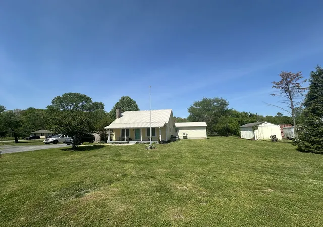 2nd image of 2342 Pulaski Hwy, Lawrenceburg, TN 38464 | MLS# 3133021
