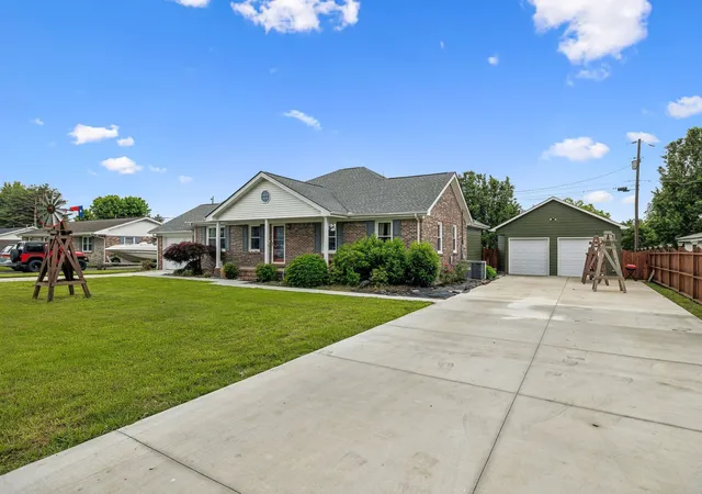 Photo 2 of Single family home for sale at 595 Pack Cir, Smithville, TN 37166 | MLS# 3155245 | Listing updated on 2026-03-27