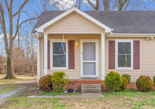 Photo 1 of Single family home for sale at 135 East St, Clarksville, TN 37042 | MLS# 3128816 | Listing updated on 2026-05-14