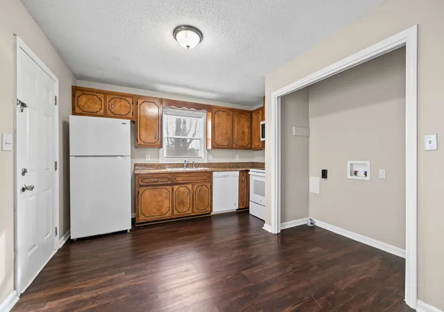 Photo 2 of Single family home for sale at 135 East St, Clarksville, TN 37042 | MLS# 3128816 | Listing updated on 2026-05-14