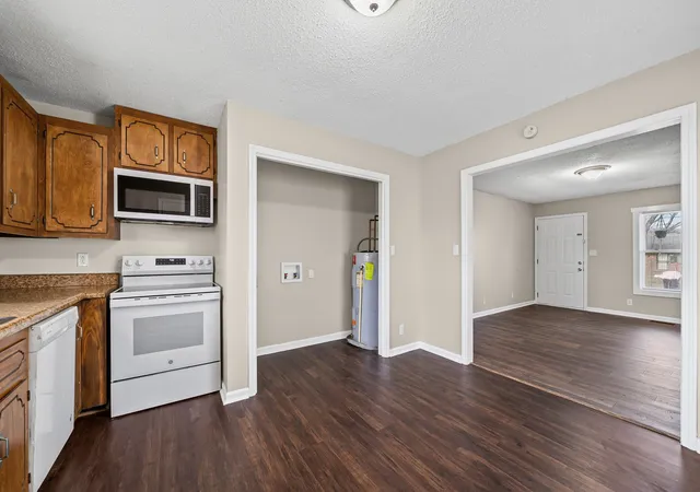 Photo 3 of Single family home for sale at 135 East St, Clarksville, TN 37042 | MLS# 3128816 | Listing updated on 2026-05-14