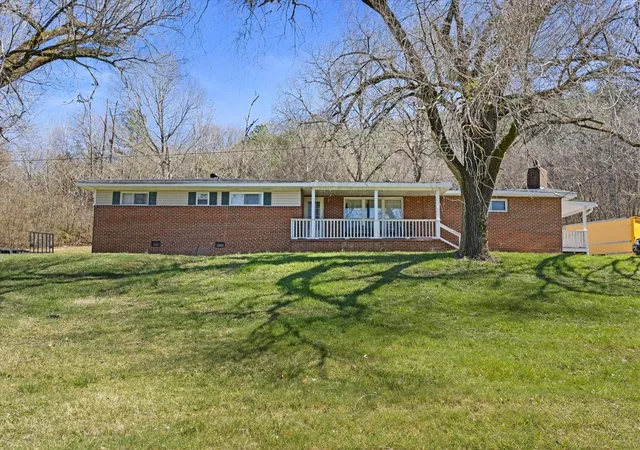 Photo 1 of Single family home for sale at 930 Runyan Dr, Chattanooga, TN 37405 | MLS# 3128570 | Listing updated on 2026-02-16