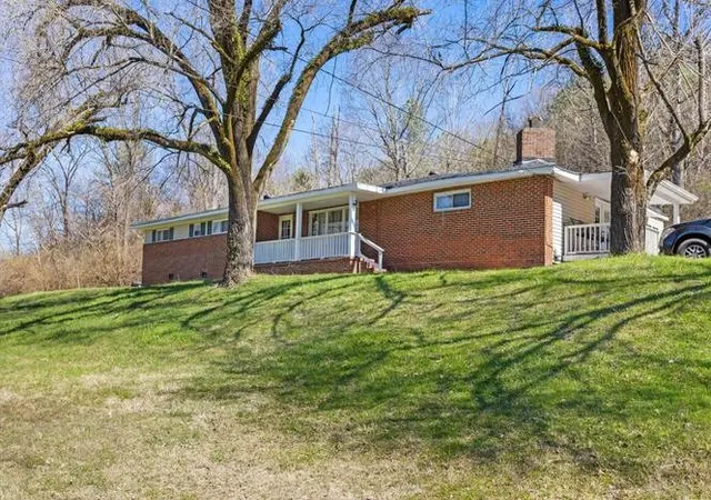 Photo 3 of Single family home for sale at 930 Runyan Dr, Chattanooga, TN 37405 | MLS# 3128570 | Listing updated on 2026-02-16