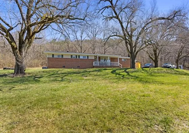 Photo 3 of Single family home for sale at 930 Runyan Dr, Chattanooga, TN 37405 | MLS# 3128570 | Listing updated on 2026-02-16