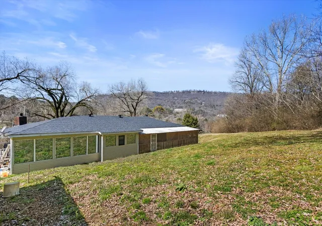 Photo 4 of Single family home for sale at 930 Runyan Dr, Chattanooga, TN 37405 | MLS# 3128570 | Listing updated on 2026-02-16