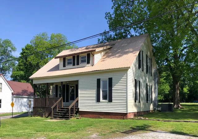 Homes for sale in Decherd, TN | 301 Bennett St, Decherd, TN 37324 | MLS# 3138744