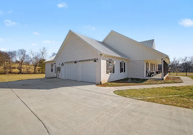 Homes for sale in Gallatin, TN | 972 Dobbins Pike, Gallatin, TN 37066 | MLS# 3129456