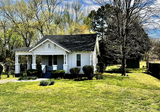 Homes for sale in Loretto, TN | 518 2nd Ave S, Loretto, TN 38469 | MLS# 3129538