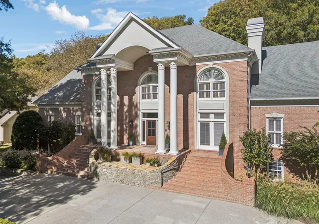 Photo 2 of Mansion for sale at 19 Park Mdws, Nashville, TN 37215 | MLS# 3145573 | Listing updated on 2026-03-31