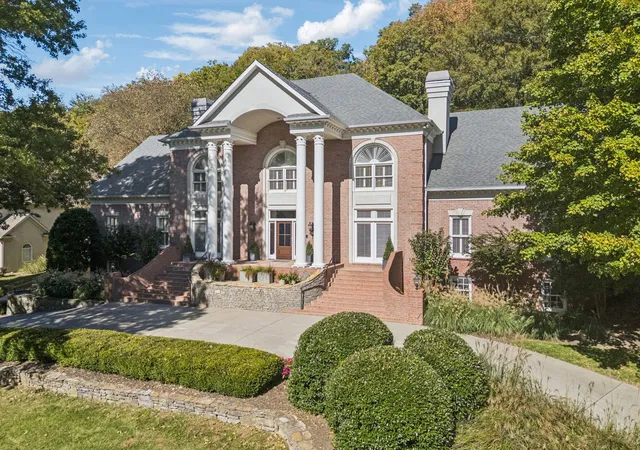 Photo 3 of Single family home for sale at 19 Park Mdws, Nashville, TN 37215 | MLS# 3145573 | Listing updated on 2026-03-31