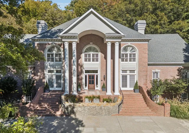Photo 1 of Mansion for sale at 19 Park Mdws, Nashville, TN 37215 | MLS# 3145573 | Listing updated on 2026-03-31