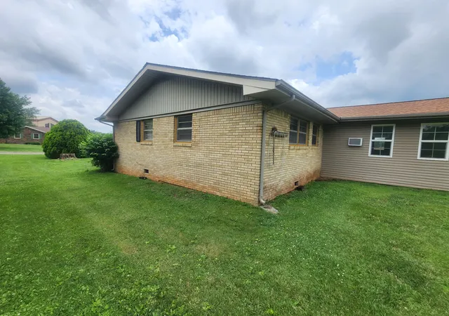 Homes for sale in Hopkinsville, KY | 3030 Clover Ln, Hopkinsville, KY 42240 | MLS# 3129012