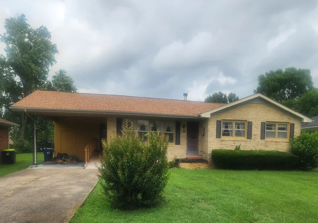 Homes for sale in Hopkinsville, KY | 3030 Clover Ln, Hopkinsville, KY 42240 | MLS# 3129012