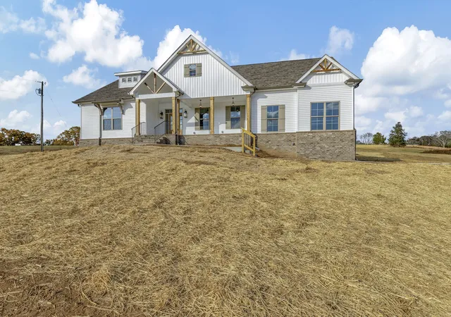 Photo 2 of Single family home for sale at 1 Hunter Bills Rd, Lewisburg, TN 37091 | MLS# 3132255 | Listing updated on 2026-04-09