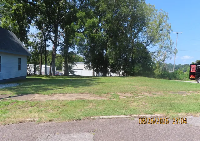 2nd image of 243 Oak St, Jackson, TN 38301 | MLS# 3527667