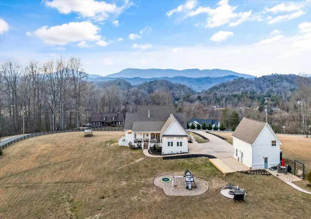 1st image of 130 Hendren Lane, Clinton, TN 37716 | MLS# 3129431