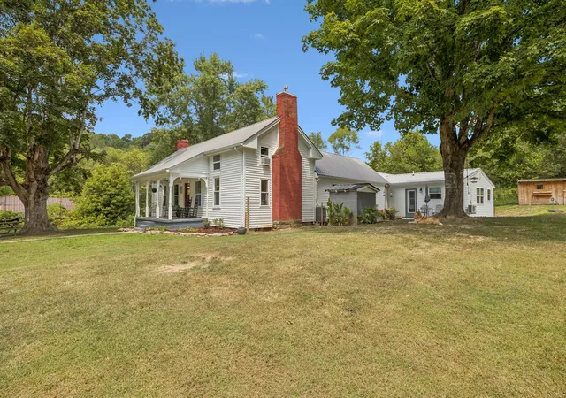 Photo 2 of Single family home for sale at 860 Golden Holw Rd, Dixon Springs, TN 37057 | MLS# 3133504 | Listing updated on 2026-09-20