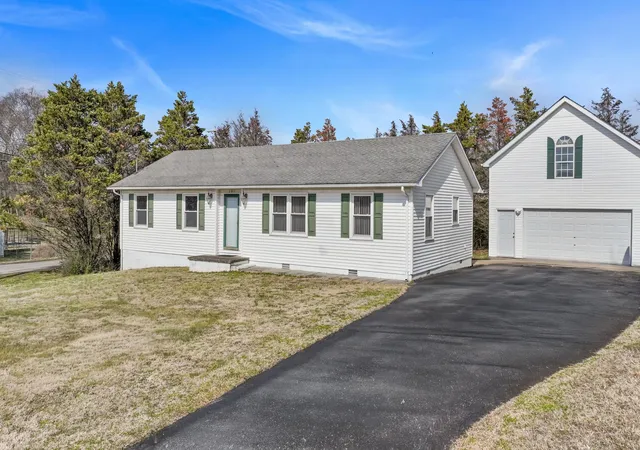 Photo 2 of Single family home for sale at 201 Stardust Dr, Shelbyville, TN 37160 | MLS# 3129598 | Listing updated on 2026-08-10