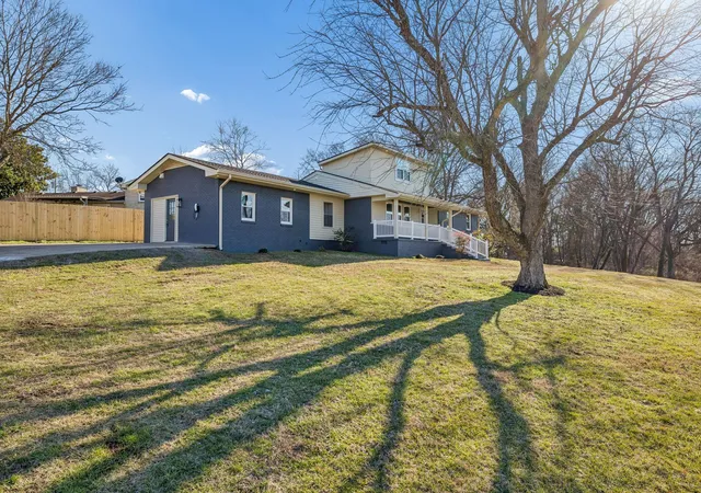 Photo 3 of Single family home for sale at 240 NW Clearview Dr, Mount Juliet, TN 37122 | MLS# 3130624 | Listing updated on 2026-08-15