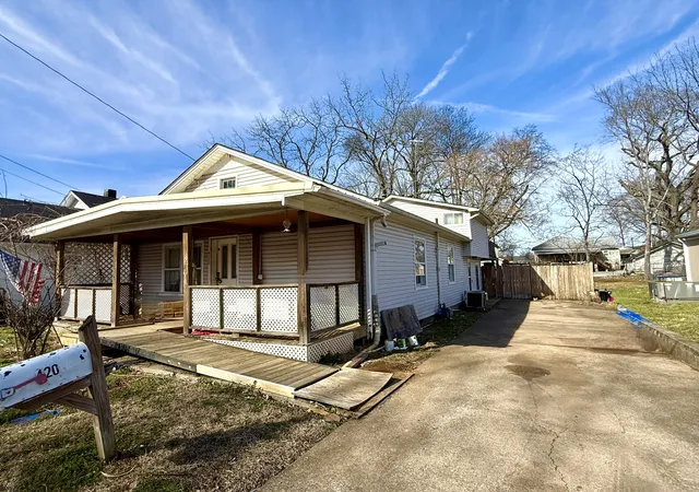 Homes for sale in Lawrenceburg, TN | 420 Crockett St, Lawrenceburg, TN 38464 | MLS# 3130632