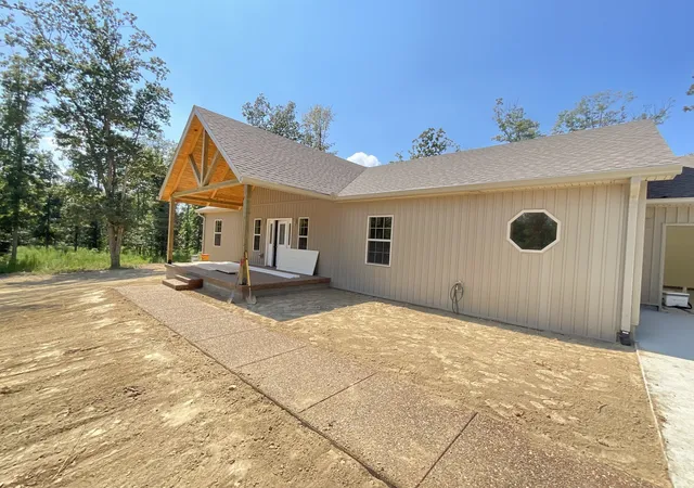 Photo 2 of Sale Pending at 5 Rocky Top Ln, Erin, TN 37061 | MLS# 3133381 | Listing updated on 2026-09-05
