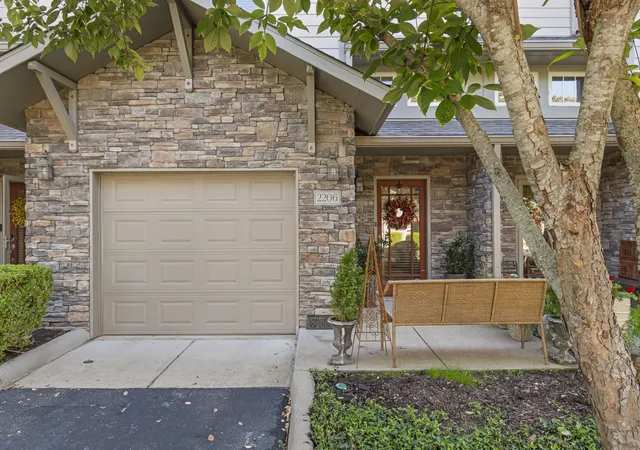 Listing Photo 1 - Condo for sale in building located at 320 Old Hickory Blvd, Nashville, TN 37221 - Unit #2206