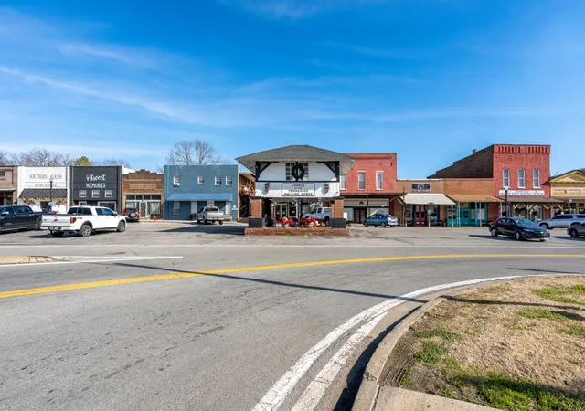 Homes for sale in Wartrace, TN | 307 Vine St S, Wartrace, TN 37183 | MLS# 3131418