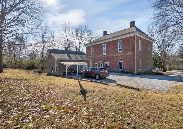 Homes for sale in Wartrace, TN | 307 Vine St S, Wartrace, TN 37183 | MLS# 3131418