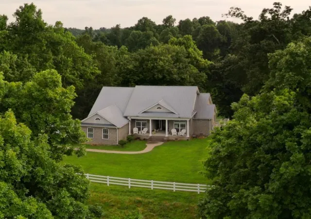 2nd image of 1425 Bartlett Hollow Rd, Petersburg, TN 37144 | MLS# 3131354
