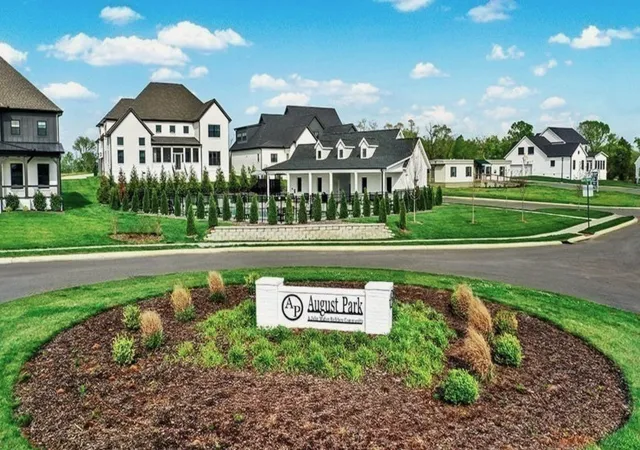 Photo 3 of Single family home for sale at 1432 Round Hl Ln, Spring Hill, TN 37174 | MLS# 3131325 | Listing updated on 2026-08-19