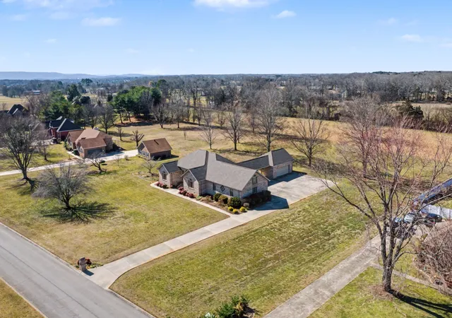 2nd image of 145 Franklin Heights Dr, Winchester, TN 37398 | MLS# 3132172