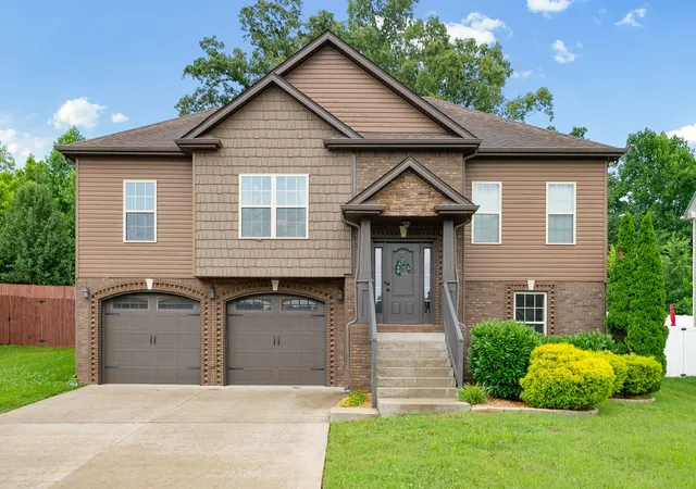 Photo 1 of Single family home for sale at 1284 Viewmont Dr, Clarksville, TN 37040 | MLS# 3246614 | Listing updated on 2026-09-25