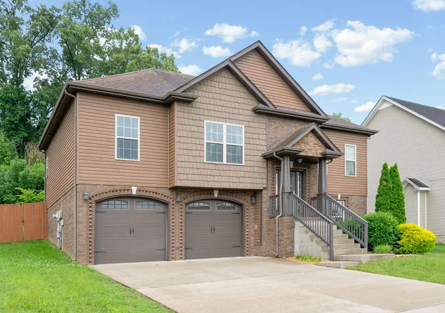 Photo 2 of Single family home for sale at 1284 Viewmont Dr, Clarksville, TN 37040 | MLS# 3246614 | Listing updated on 2026-09-25