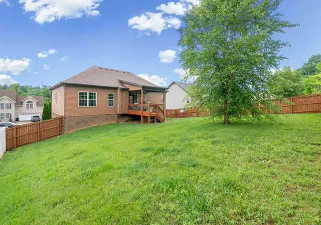 Photo 4 of Single family home for sale at 1284 Viewmont Dr, Clarksville, TN 37040 | MLS# 3246614 | Listing updated on 2026-09-25