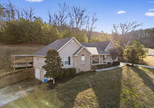 Photo 3 of Single family home for sale at 175 Stonewood Dr NW, Cleveland, TN 37311 | MLS# 3132120 | Listing updated on 2026-09-22