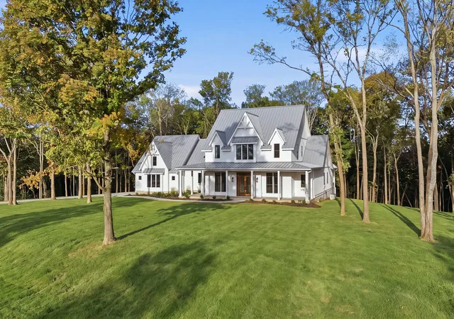 Photo 2 of Single family home for sale at 2747 Haywood Holw Rd, Columbia, TN 38401 | MLS# 3627761 | Listing updated on 2026-10-29