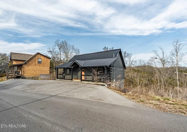 Photo 3 of Single family home for sale at 2104 Eagle Feather Dr, Sevierville, TN 37876 | MLS# 3302066 | Listing updated on 2026-10-29