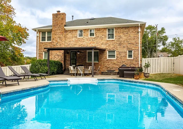 Photo 2 of Single family home for sale at 107 Meadow Ln, Hendersonville, TN 37075 | MLS# 3598262 | Listing updated on 2026-10-07