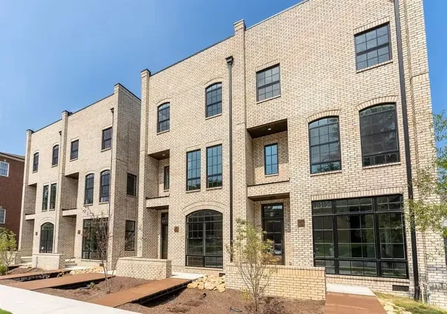 Photo 2 of Townhouse for sale at 3206 W End Cir #1-7, Nashville, TN 37203 | MLS# 3134901 | Listing updated on 2026-10-06