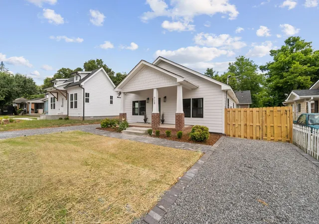 Photo 3 of Single family home for sale at 928 Glass St, Franklin, TN 37064 | MLS# 3234137 | Listing updated on 2026-09-23