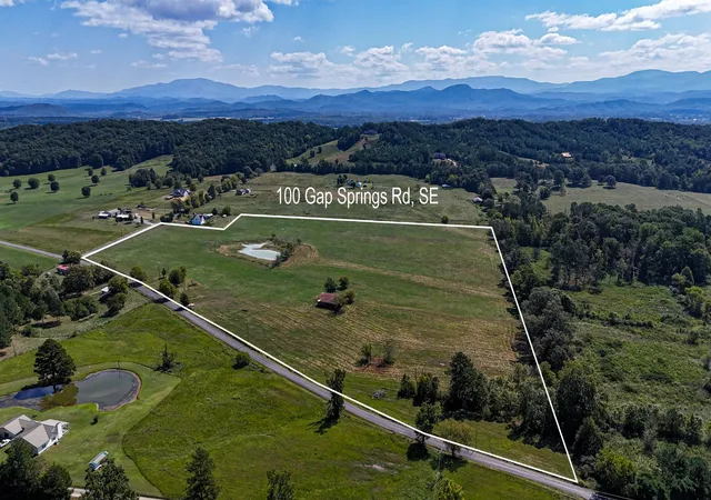 Homes for sale in Old Fort, TN | 100 Gap Springs Road Se, Old Fort, TN 37362 | MLS# 3224517