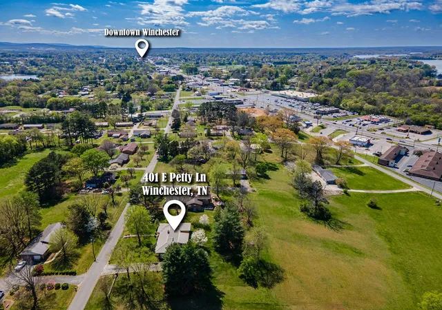 Homes for sale in Winchester, TN | 401 E Petty Ln, Winchester, TN 37398 | MLS# 3134995